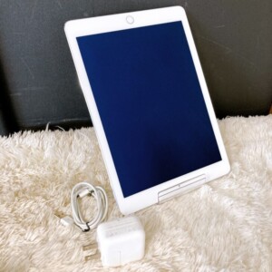 Apple(アップル)iPad Air 第2世代 A1566 Wi-Fiモデル 32GB シルバー