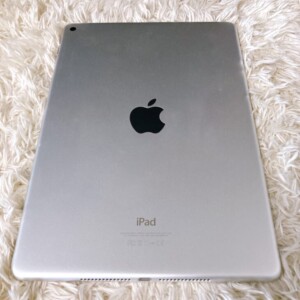 Apple(アップル)iPad Air 第2世代 A1566 Wi-Fiモデル 32GB シルバー