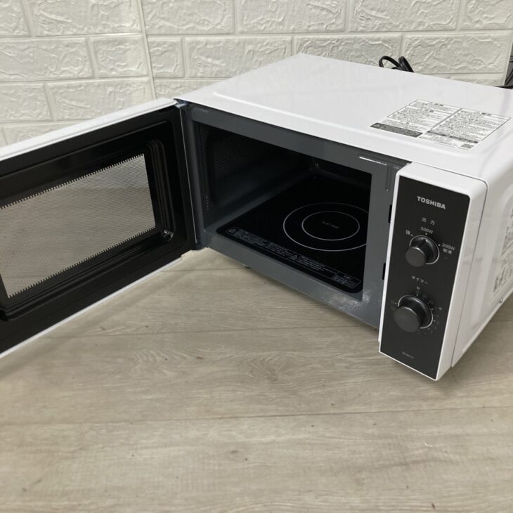 0306-018 ★リユースのサカイ幸手店★TOSHIBA 電子レンジ ER-M17Y 2024 未使用品【佐野市で拝見】東芝 電子レンジ ER-M17Y 2023年製です
