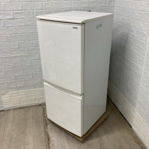 SHARP(シャープ)137L 2ドア冷蔵庫 SJ-D14D-W 2018年製