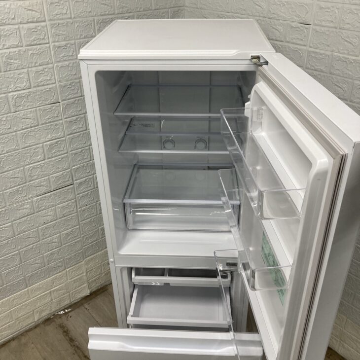 大阪府配送無料！AQUA 2ドア冷蔵庫 2020年 キッチン 用品 家電 大阪市 出張買取 AQUA 2ドア冷蔵庫 AQR-20P（W)2024年製 京田辺市大住