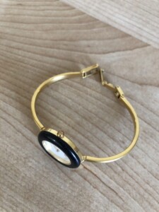 GUCCI(グッチ)レディース腕時計 チェンジベゼル ホワイト文字盤 ブラック