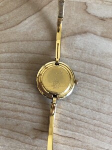 GUCCI(グッチ)レディース腕時計 チェンジベゼル ホワイト文字盤 ブラック