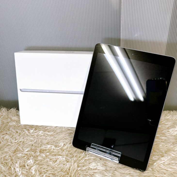 iPad MR7F2J/A 正面