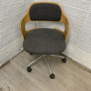 オフィスチェア 正面