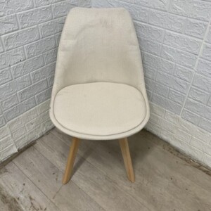 イームズチェア 正面