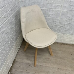 イームズチェア 右