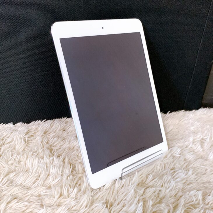 iPad　Apple iPad mini第2世代 Wi-Fiモデル 16GB A1489 7.9インチ Retina ディスプレイ アップル　正面斜め　買取
