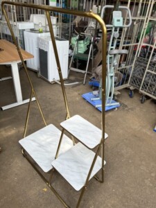 ハンガーラック 背面