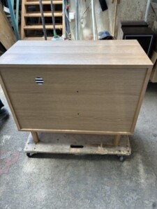 ウニコ キャビネット 背面