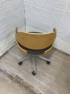 パソコンチェア 背面