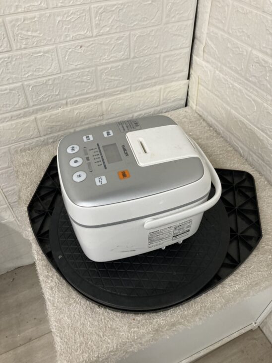 YAMAZEN】　YJB-300(W) マイコン炊飯ジャー　3合炊き　22年製 アウトレット超特価】炊飯器 ヤマゼン YJB-300 マイコン炊飯器 3合炊き