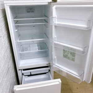 冷蔵庫 AQR-20N(W) 中身