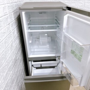 冷凍冷蔵庫 AQR-13J 中身