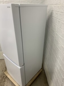 冷凍冷蔵庫 YRZ-F15LW ななめ