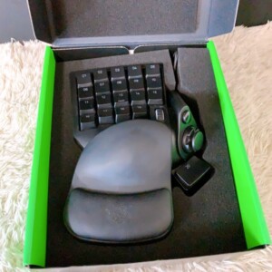 ゲーミングデバイス razer tartarus pro 中身