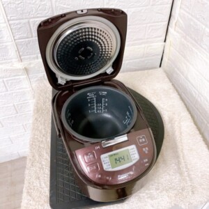 炊飯器 SR-FD101 斜め