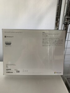ノートパソコン Surface Laptop Go 3 XJB-00004 背面