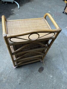 ラタンラック 背面