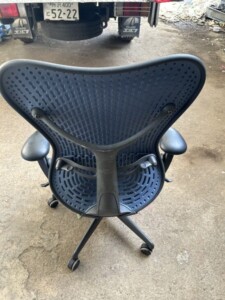 ミラーアームチェア 背面