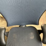 ミラーアームチェア 背もたれ