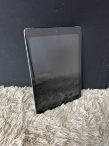 iPad 第6世代 正面