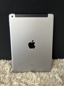 iPad 第6世代 背面