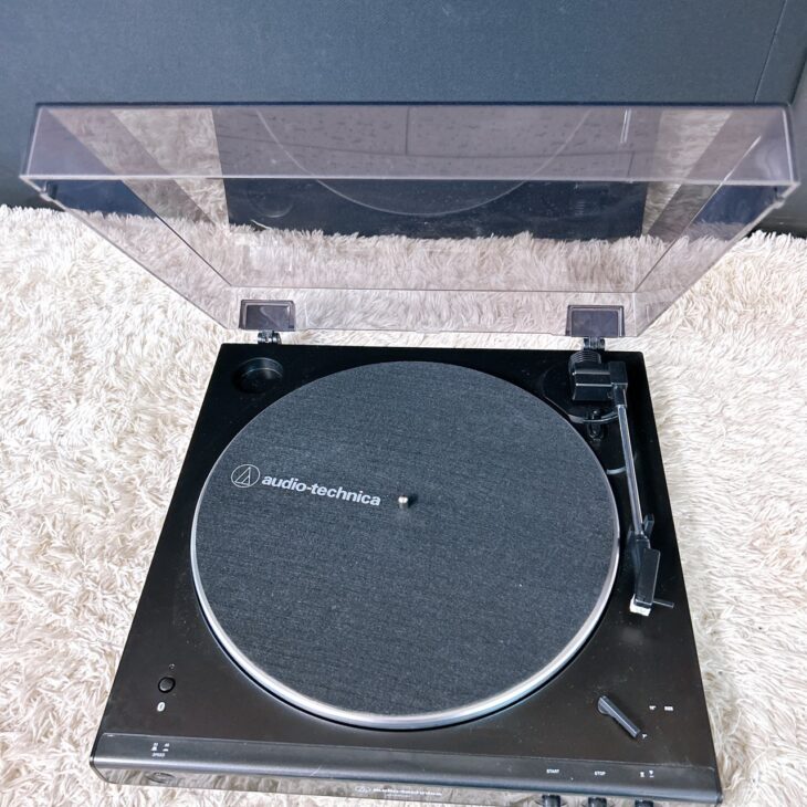 自動ワイヤレスターンテーブル AT-LP60XBT 正面