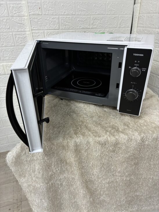 E825★　極美品　東芝 電子レンジ  ER-M17Y　2024年製 未使用品【佐野市で拝見】東芝 電子レンジ ER-M17Y 2023年製です
