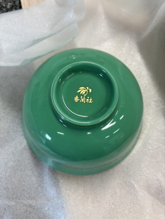 未使用 香蘭社 湯呑 5客 金彩 茶器 蘭 緑系 和食器 セット（共箱付き）