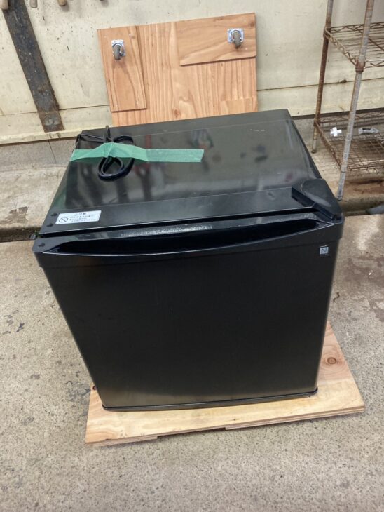 直冷式1ドア冷蔵庫　BR2C02-BK　正面