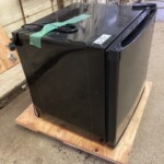 直冷式1ドア冷蔵庫　BR2C02-BK　斜め