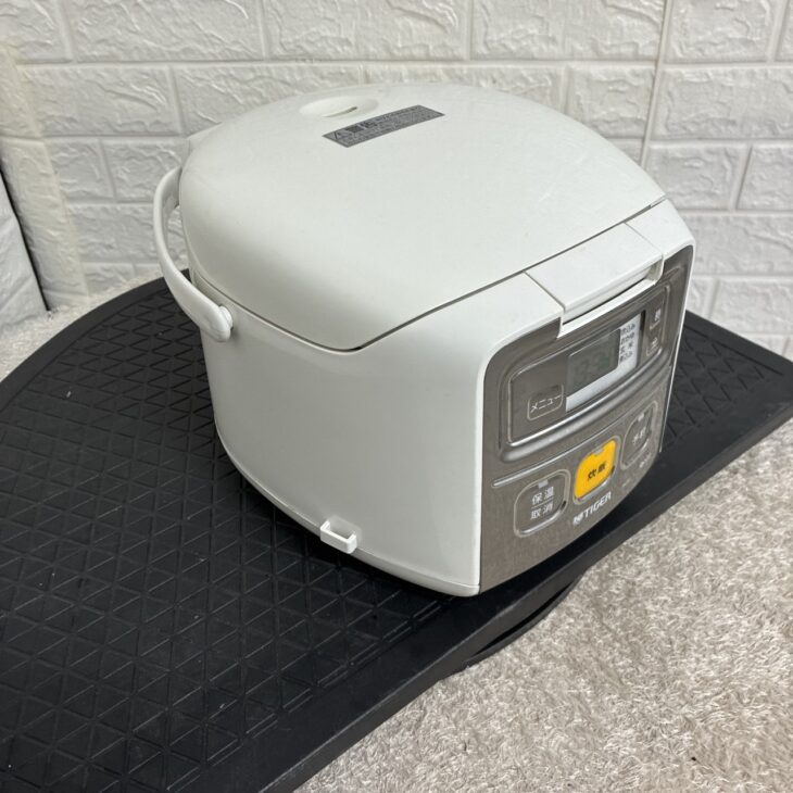 保証付き　タイガー　炊飯器　JAI-R551   リサイクルショップウルカウ　高津 2025年度新製品 タイガー魔法瓶(TIGER) 炊飯器 5.5合 IH式 炊きたて 遠