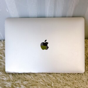 MacBook Air 上部