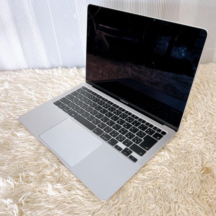 MacBook Air 斜め