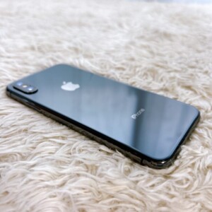 iPhone X 斜め背面