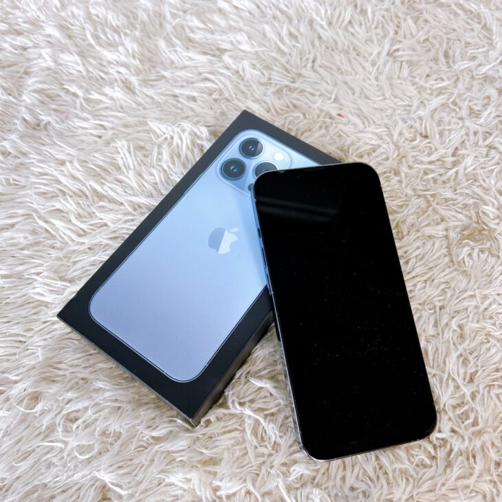 iPhone 13 Pro 斜め
