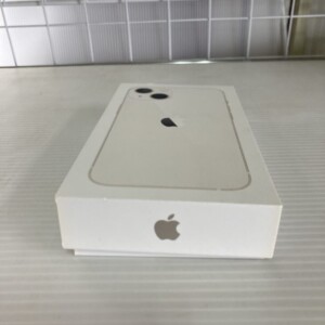 iPhone 13 底面