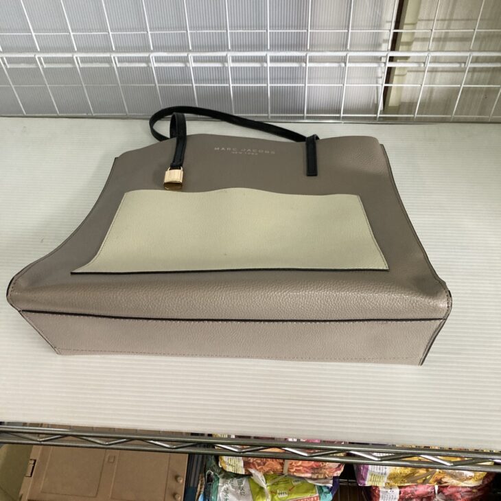 バック　正面