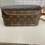 モノグラム ショルダーバッグ 底面2