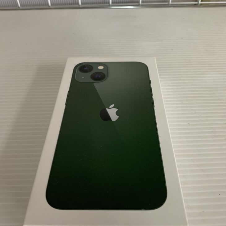 iPhone 13 正面