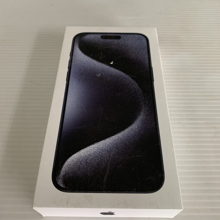 iPhone 15 Pro Max 正面