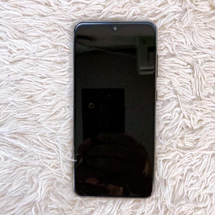 Galaxy A20 正面