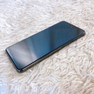 Galaxy A20 正面斜め