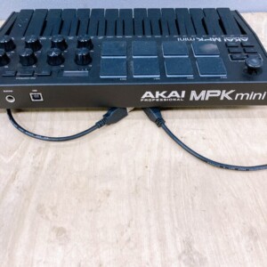 MPK mini  後ろ