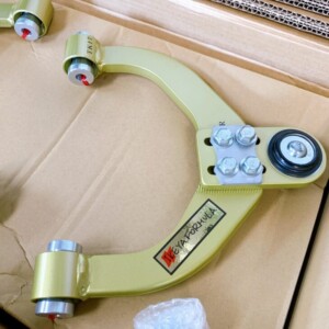 フロントアッパーアーム 内部2