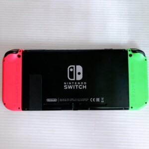 Nintendo Switch 背面