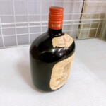 黒瓶 丸型　斜め