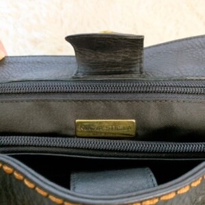 レザーハンドバッグ 寄り