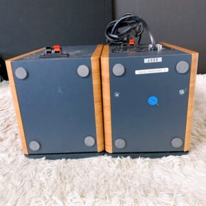 アクティブスピーカー 底面